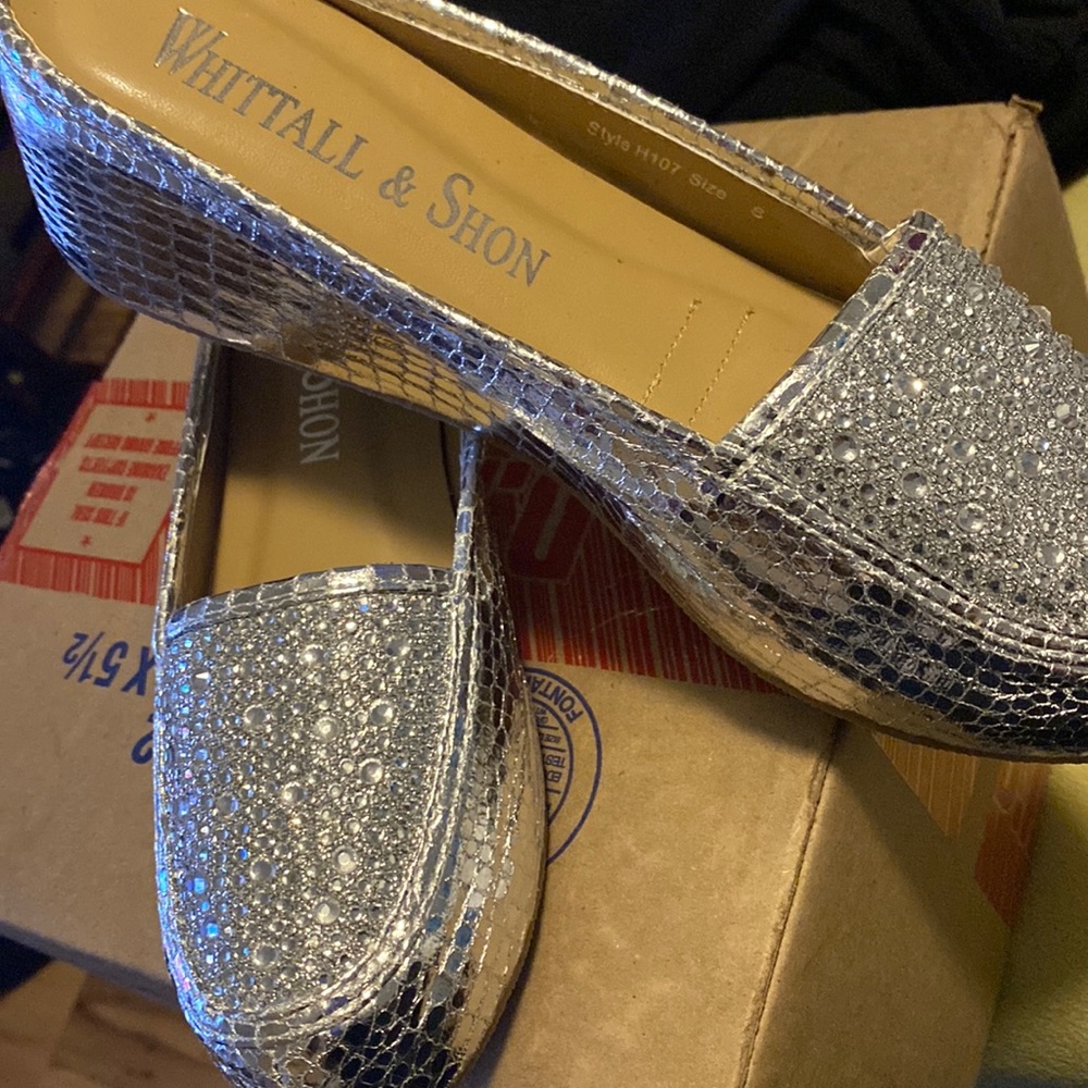 Very comfortable silver slide dance with rhinestones